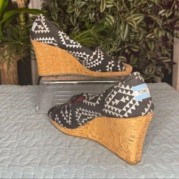 Toms - Picture 5 of 8